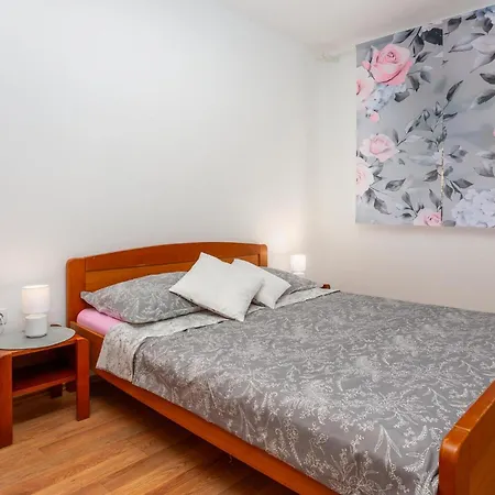 2 Bedroom Lovely In * Pinezići