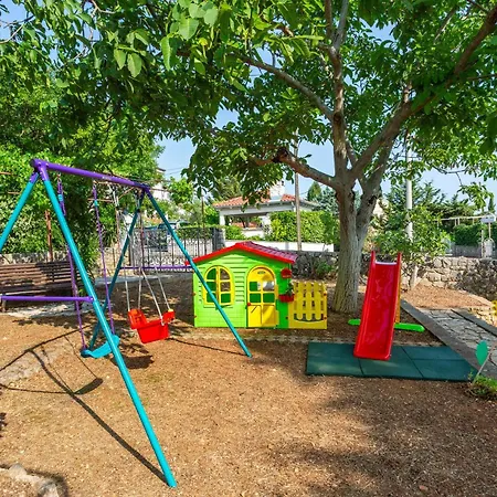 2 Bedroom Lovely In Apartamento