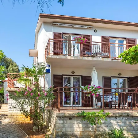 2 Bedroom Lovely In Apartamento
