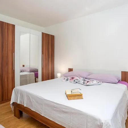 Apartmán 2 Bedroom Lovely In