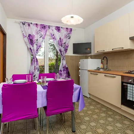 2 Bedroom Lovely In *
