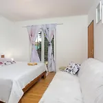 2 Bedroom Pet Friendly In *