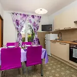 2 Bedroom Pet Friendly In *