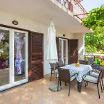 2 Bedroom Pet Friendly In 아파트 Pinezići